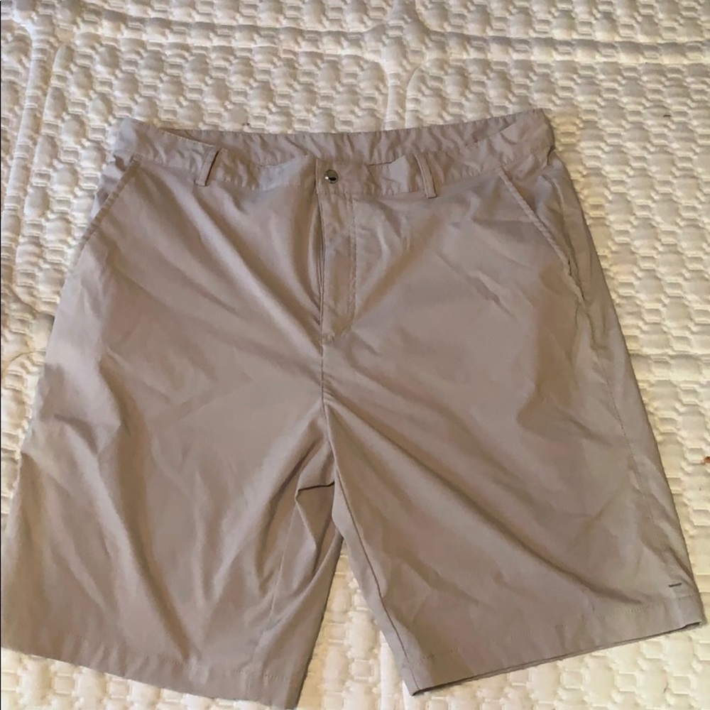 Men’s khakis shorts